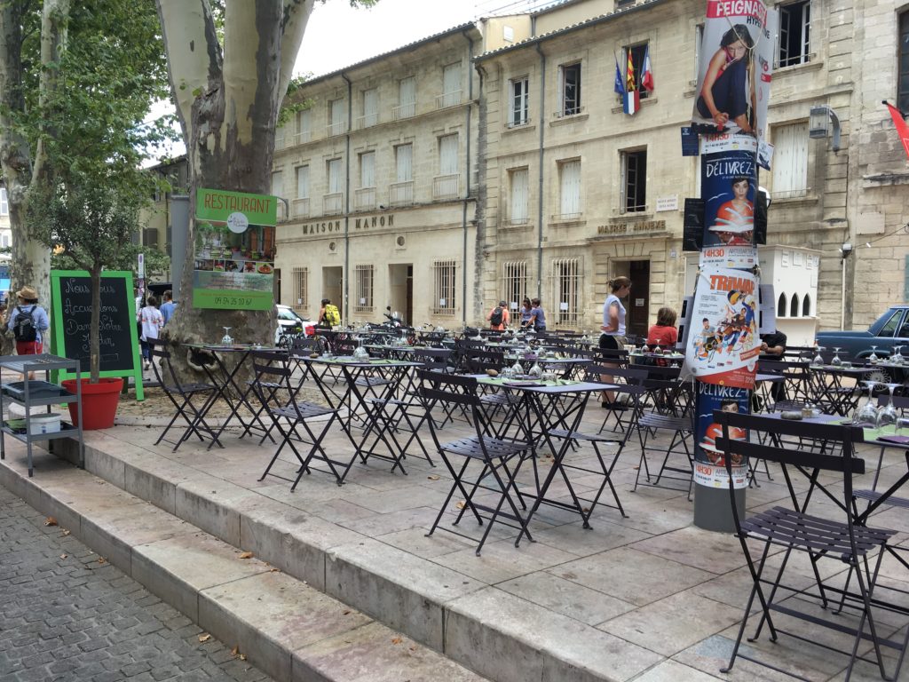Au Jardin des Carmes (Avignon) – Quand est-ce qu'on mange?