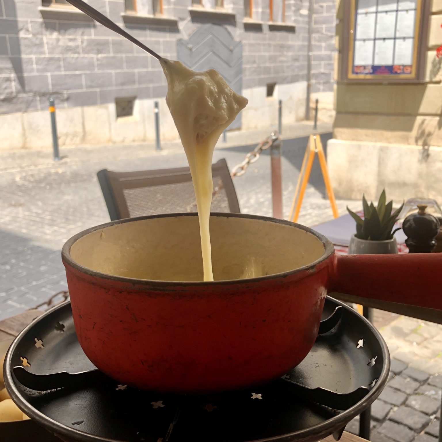 Les Armures (Genève) Quand estce qu'on mange?